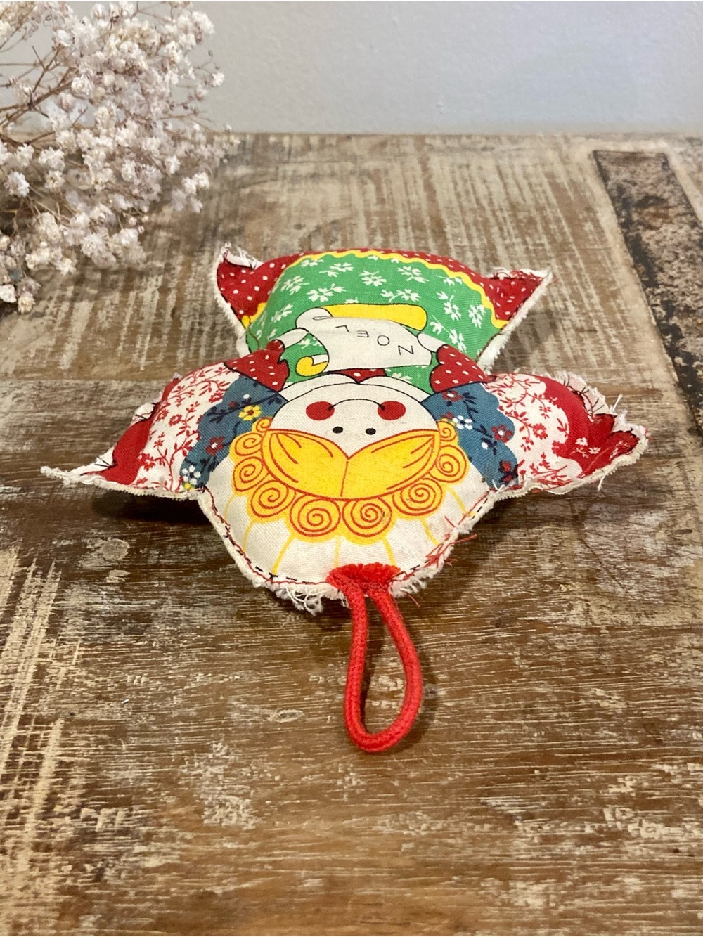 Vintage Holiday Angel Fabric Ornament - Red & Green 1980s Handmade Noel - Picture 5 of 12